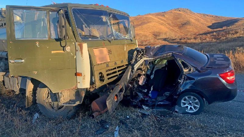 Мужчина погиб в результате лобового столкновения Lada и бензовоза