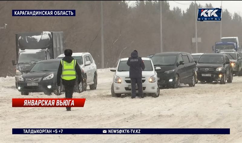 Снегопад вызвал транспортный коллапс в центре и на востоке Казахстана