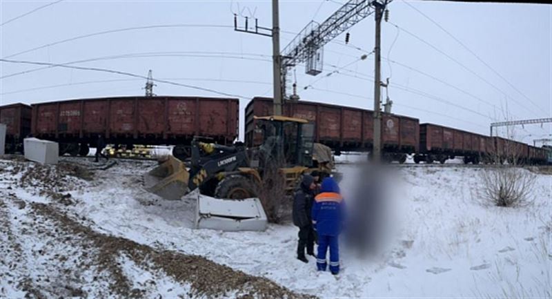 Водитель погрузчика погиб при столкновении с электровозом в Экибастузе