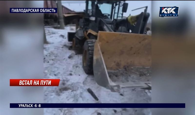 Шофер погиб при столкновении погрузчика с товарняком близ Экибастуза