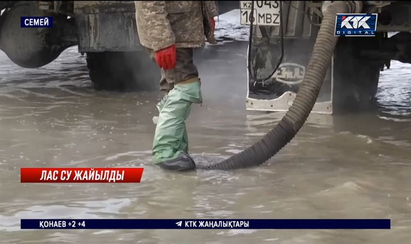 Семейде жарылған кәріз құбырының ақауын таба алмай жатыр 