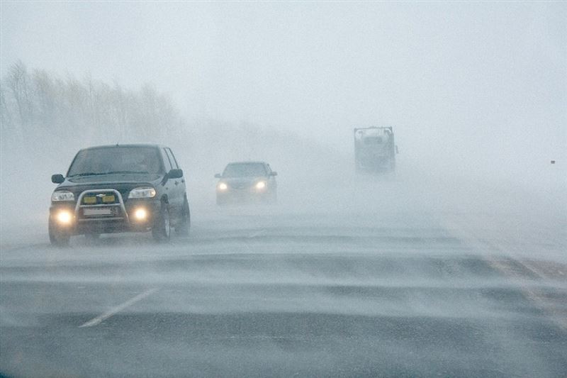 Непогода в Казахстане: на 10 участках республиканских автодорог действуют ограничения