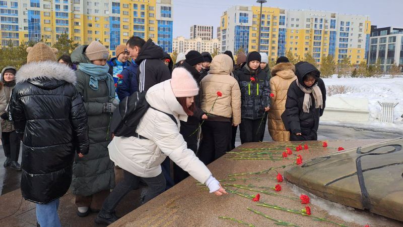 Память умерших от COVID-19 медиков почтили в Астане