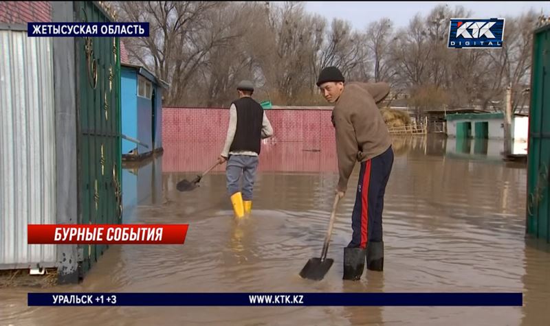 Двое суток борются с затоплением в Кызылжаре