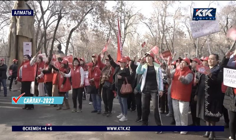 Қазақстан халық партиясы Алматыда бейбіт шеру өткізді 