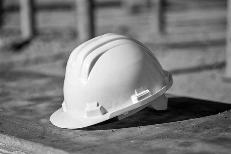 Рабочий скончался при обрушении конструкции на стройке в Кызылорде