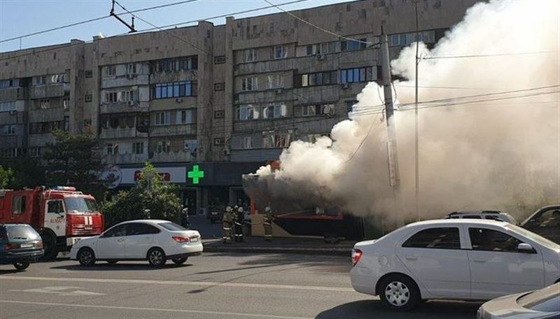 В центре Алматы горела популярная бургерная