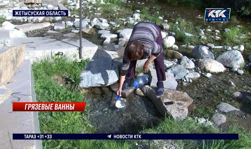 В домах Текели из крана течет жидкость с песком и глиной