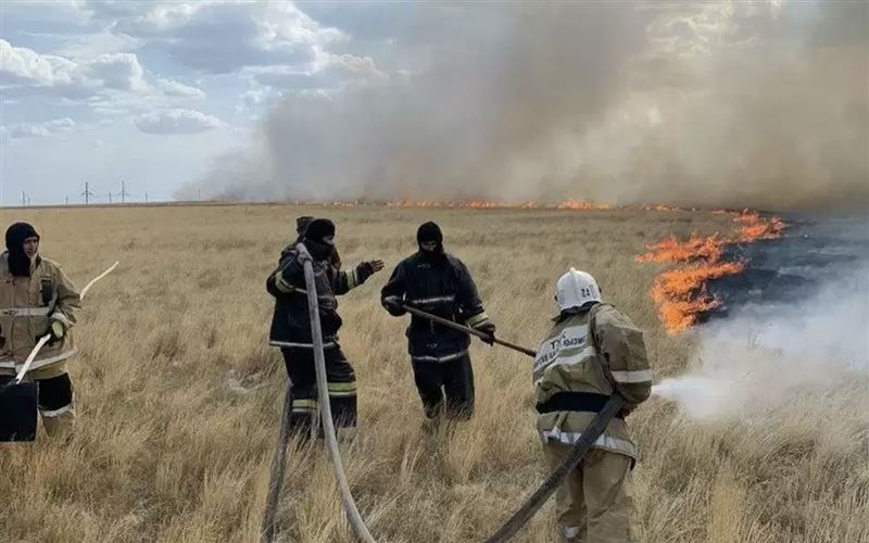 БҚО-да дала өрті елдімекенге жақындап, 44 адам ауылдан көшірілді 