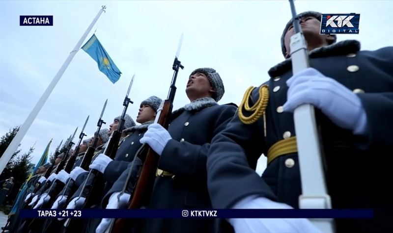 Президент принял участие в церемонии поднятия флага и штандарта над Акордой