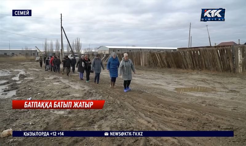 Семей: Водныйда миллионның жобасы аяқсыз қалып, тұрғындар батпақта мертігіп жатыр