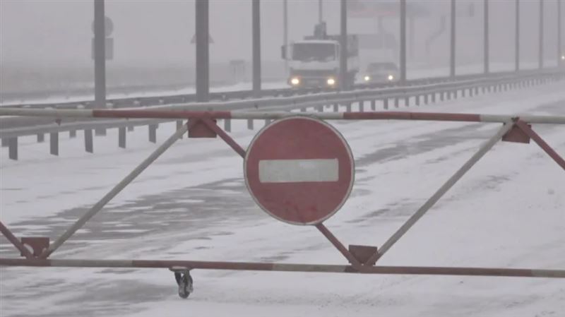 Дороги закрыли для автобусов и авто на дизеле в семи областях Казахстана