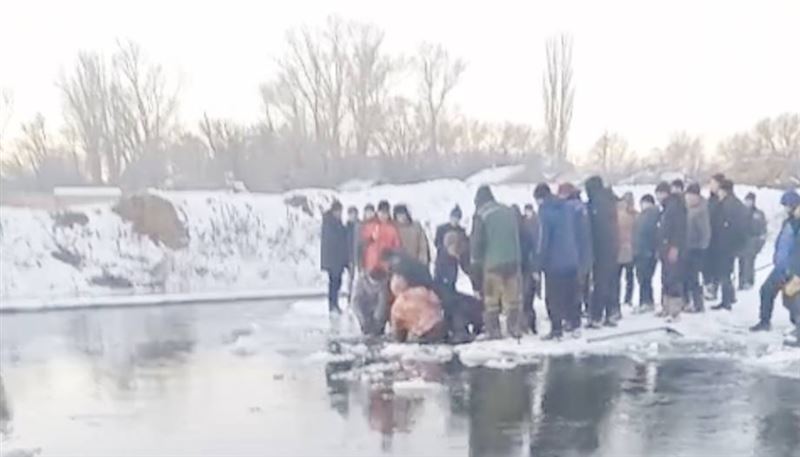 Провалившийся под лед в Абайской области ребенок найден мертвым