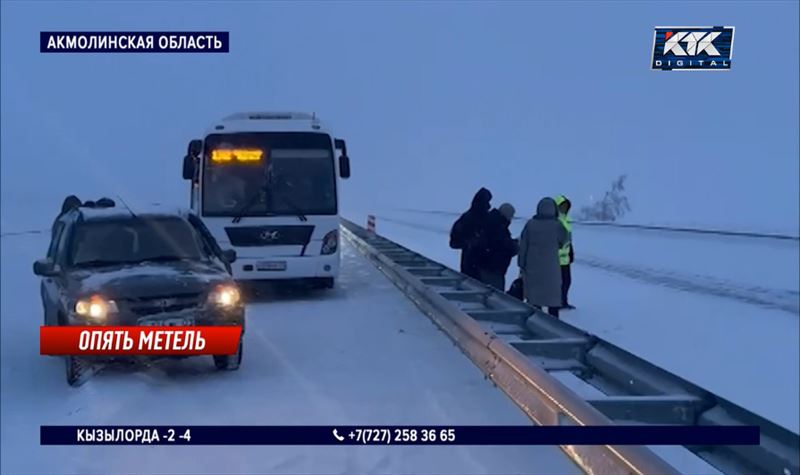 Автотрассы закрывают из-за бурана на севере и в центре Казахстана