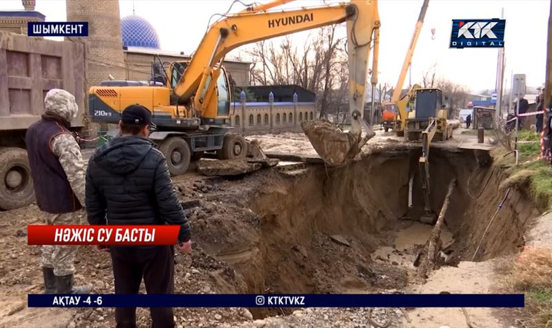 Шымкентте тозығы жеткен құбырлар жарылып, үйлерді нәжіс суы басты 