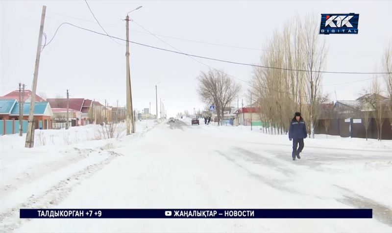 Еды и топлива просят автомобилисты, застрявшие из-за бурана под Актобе