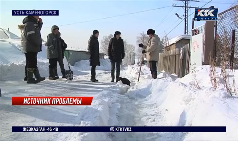 Вода из бесхозного источника топит дворы на окраине Усть-Каменогорска 