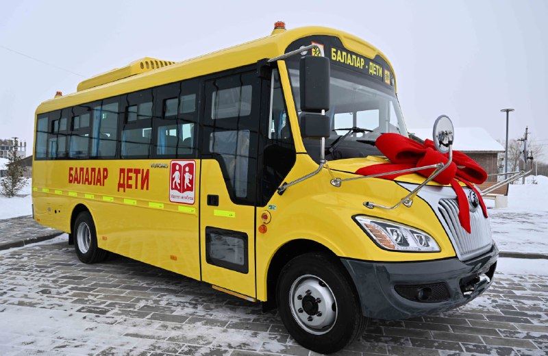 Президент Өскемендегі Үстел теннисі орталығын аралап, балаларға автобус сыйлады