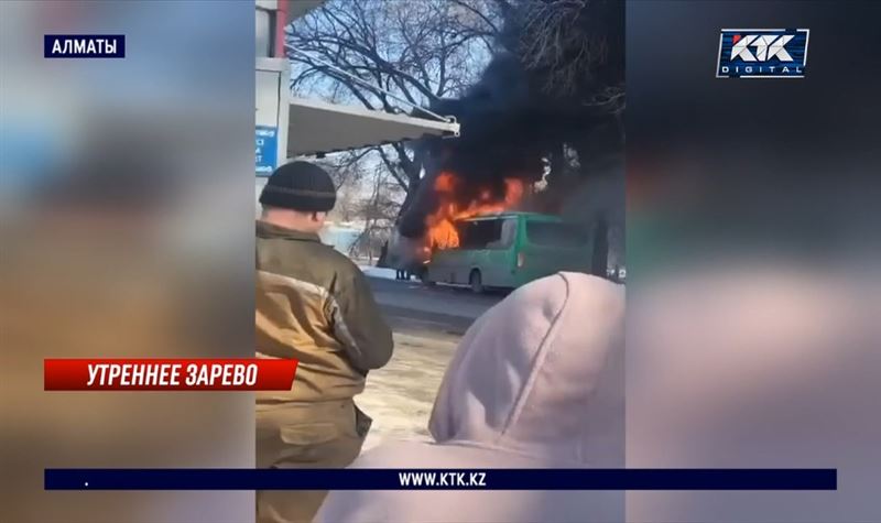 В Алматы полностью сгорел пассажирский автобус