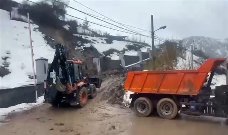 Сход насыпного грунта произошел в Медеуском районе Алматы