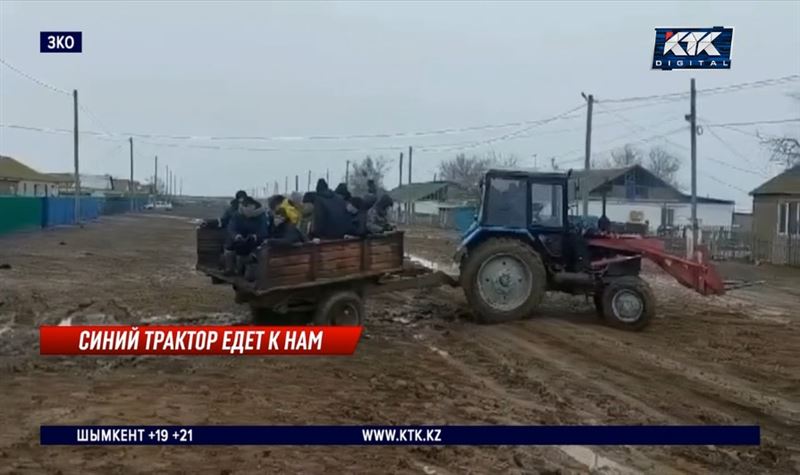 В Казнете обсуждают видео со школьниками в прицепе трактора