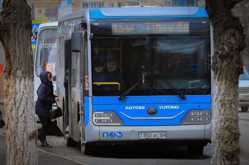 Проезд в автобусах Актобе стал бесплатным для пенсионеров и лиц с инвалидностью