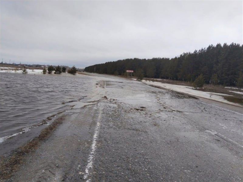 Шесть участков республиканских трасс затопило талыми водами в Казахстане