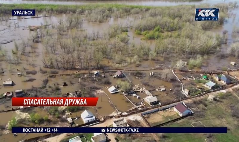 «300 спартанцев»: жители окраины Уральска отбили у стихии свои дома