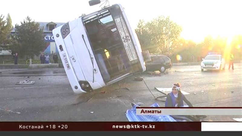 В Алматы бензовоз буквально протаранил пассажирский автобус