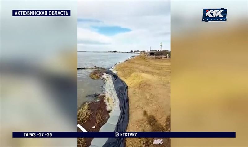 Вода вплотную подобралась к аулу в Актюбинской области