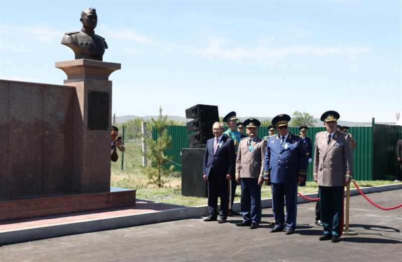 Авиабазе в Талдыкоргане присвоили имя Сергея Луганского