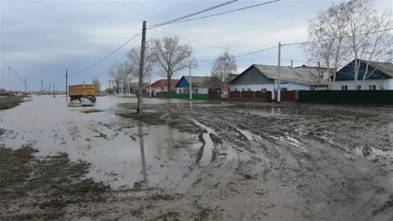 Атыраулықтарға су басу қаупі бар жолмен жүру қауіпті екені ескертілді