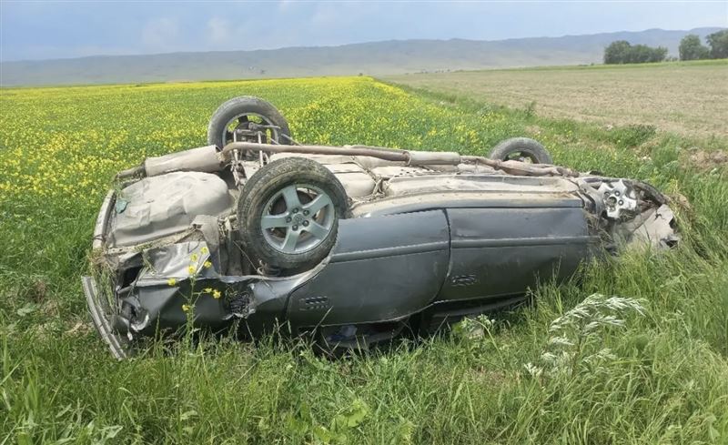 Жамбылда мектеп түлегі мінген көлік апатқа ұшырап, бір адам мерт болды