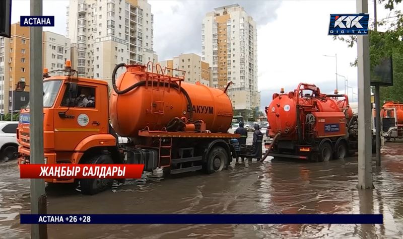 Астанада нөсерден көліктер белуардан су кешті