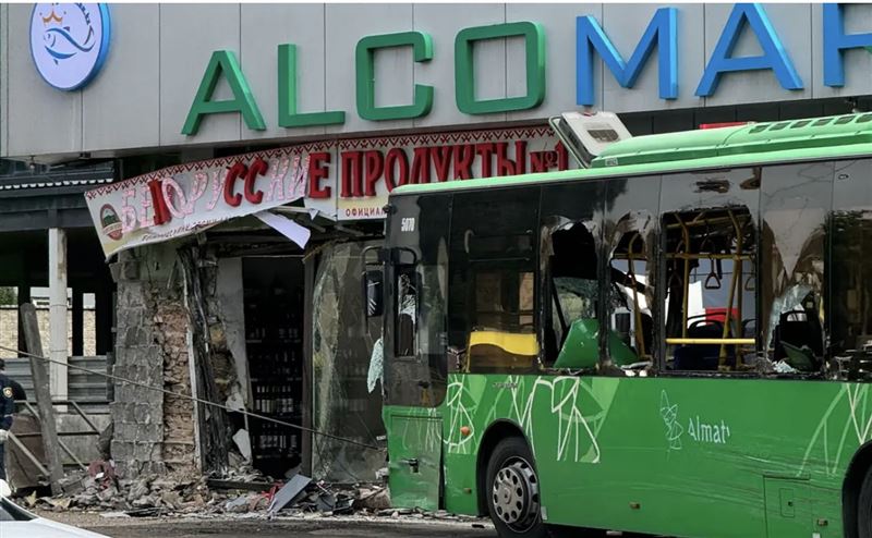 Алматыдағы автобус апаты: жеңіл көлік жүргізушісі 2 ай үйқамақта болады