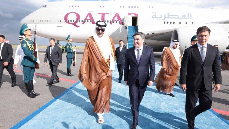 Эмир Катара прибыл в Астану на саммит ШОС 
