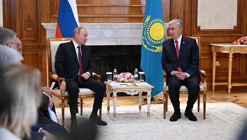 Касым-Жомарт Токаев провел встречу с президентом России Владимиром Путиным