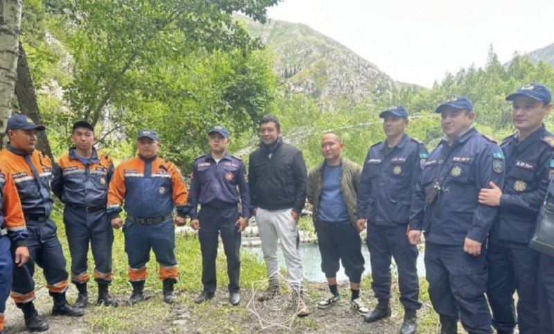 Пересекавших реку на внедорожнике унесло течением в Жетысу