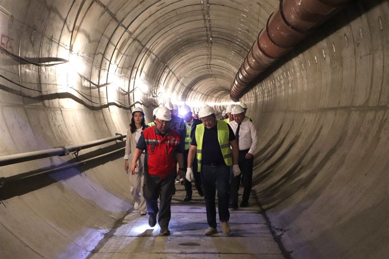 Ход строительства станции алматинского метро проверили мажилисмены