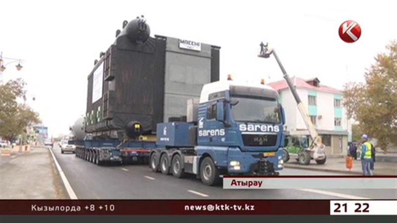 Через Атырау провезли груз высотой с три этажа