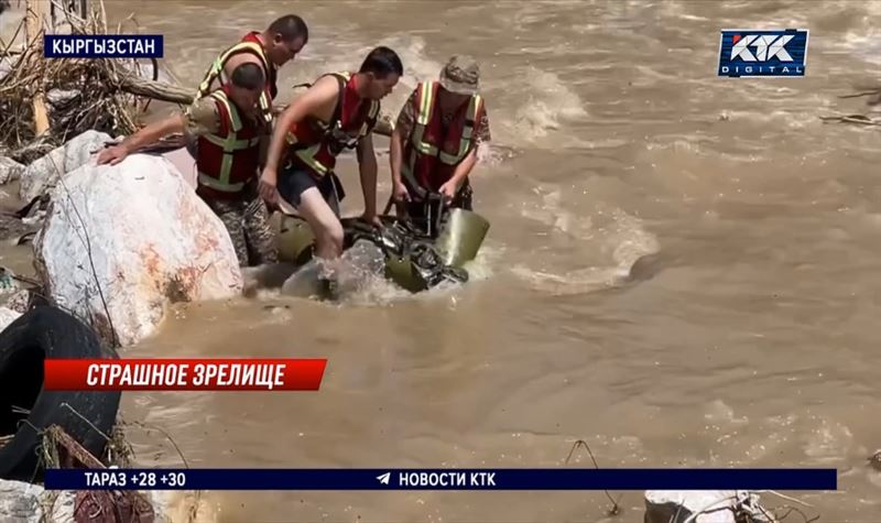 В Кыргызстане снова сошли сели: известно о шести погибших, два тела унесло в Узбекистан