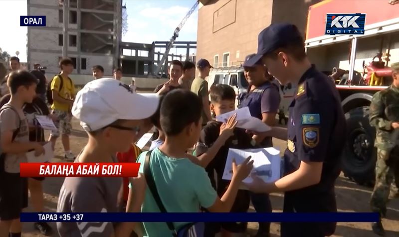 Оралда баланың терезеден құлауы жиілеп, мамандар түсіндіру жұмысына кірісті 