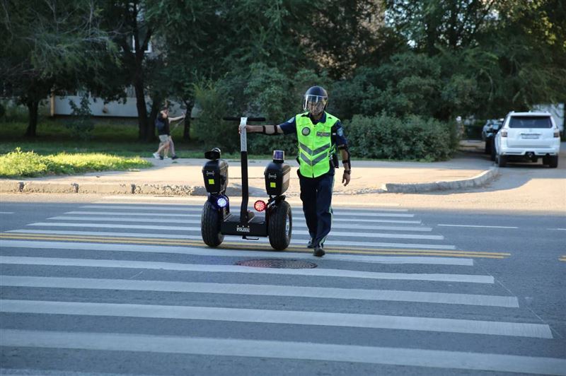 В Усть-Каменогорске полицейские пересели на гироскутеры