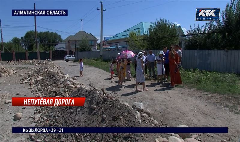 Село Абай может остаться без центральной улицы: на ее месте хотят построить дом