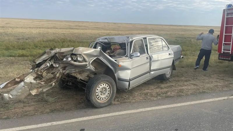 Четыре человека, в том числе полицейский, погибли на трассе в Западно-Казахстанской области