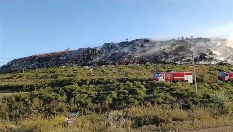 В Астане полигон твердых бытовых отходов продолжает гореть вторые сутки