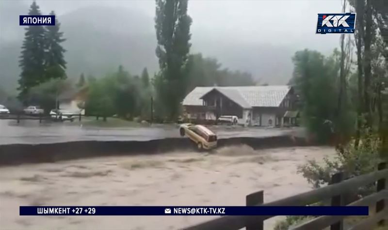 Рекордный дождь в Японии: людей унесло течением, есть погибшие