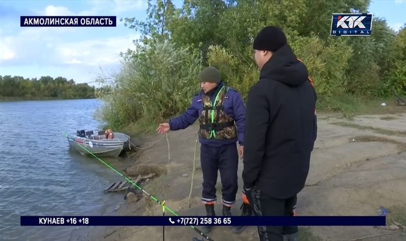 В СКО рыбак застрял в зарослях камыша далеко от берега