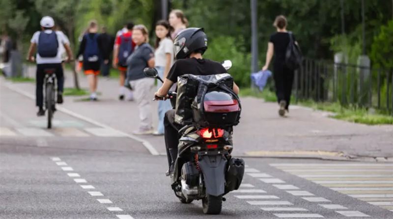 Касым-Жомарт Токаев подписал поправки по обязательной регистрации мопедов 