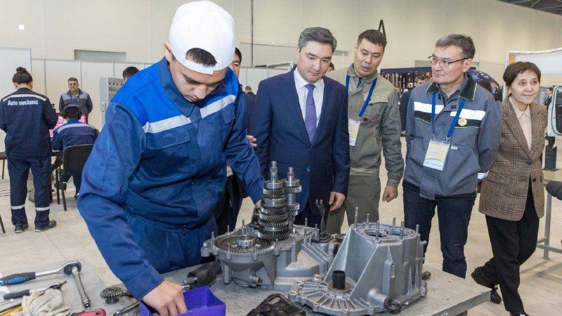 Олжас Бектенов WorldSkills Kazakhstan кәсіби-техникалық дағдылар чемпионатының қатысушыларымен кездесті